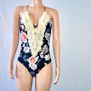 CUPSHE Women's One-Piece Floral Swimsuit Crochet Size Large